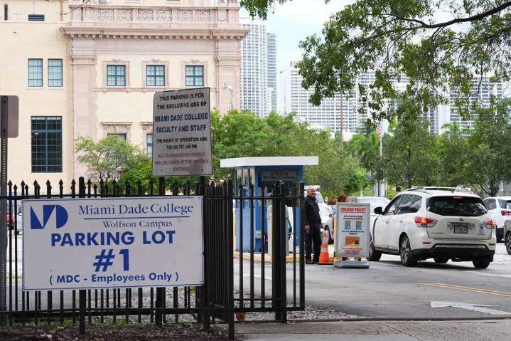 Florida judge temporarily blocks land transfer for Trump library