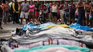 Vecinos de Río de Janeiro acumulan más de 60 cuerpos tras brutal operativo policial