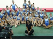 Mágica e inolvidable, Simone Biles le regaló su talento a jóvenes gimnastas en Buenos Aires y se llevó una dosis de argentinidad cuando le pidieron "unos Juegos Olímpicos más"