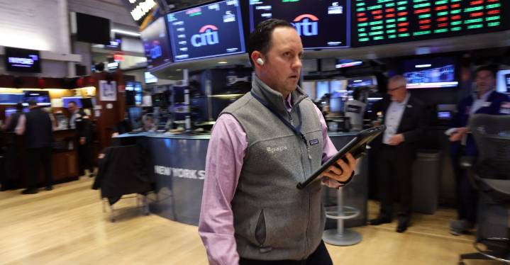 The job market is getting worse. So why are stocks booming?