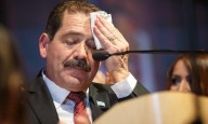 Redadas de ICE llegan a barrios mexicanos de Chicago en medio del repudio del arzobispo