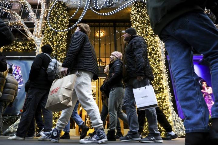 Here's how tariffs could impact holiday shopping season: Analysis
