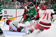 Carolina Hurricanes perdió 3-2 contra Dallas Stars