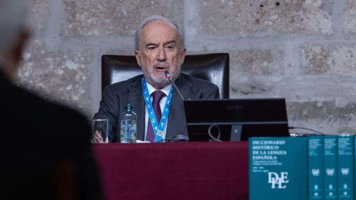 Todas las Academias de la Lengua Española respaldan a Muñoz Machado, director de la RAE, y destacan su "firme liderazgo intelectual"