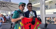 Encuentro de leyendas: El REGALAZO de Jorge Campos a Fernando Alonso en el GP de México 