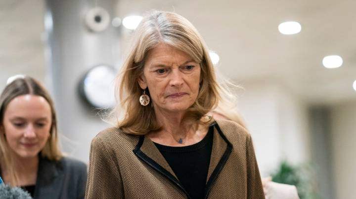 Murkowski signs letter with Democrats demanding backpay for furloughed workers