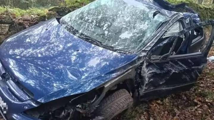 Fallece un joven de 23 años tras una salida de vía en Lugo, con otra persona herida