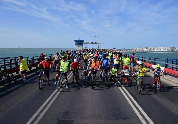 Colectivos sociales lamentan la falta de ambición del nuevo Plan de Transporte de la Bahía
