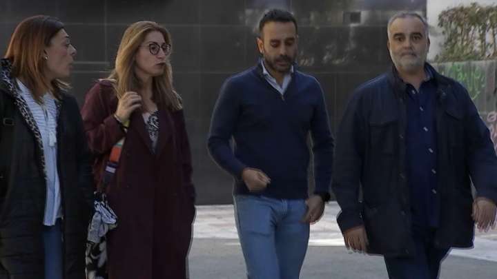Un grupo de enfermeros fuera de servicio salva la vida a un hombre en la Madrila, en Cáceres More