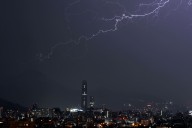 Incluyendo la RM: emiten aviso por tormentas y precipitaciones en tres regiones de Chile para hoy viernes 31 de octubre