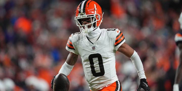 Report: Browns trade Greg Newsome to Jaguars
