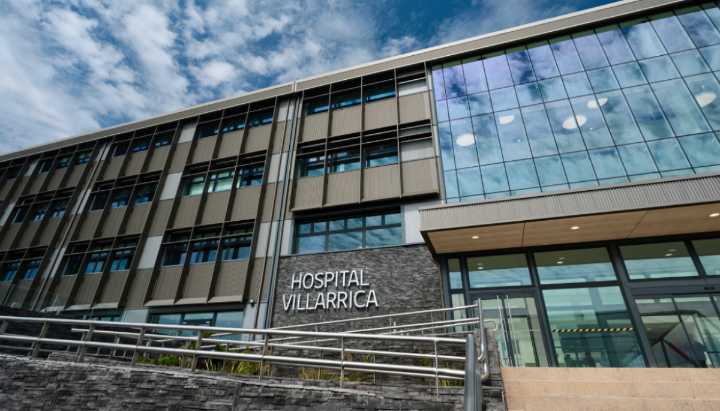 Encuentran sin vida a funcionaria del Hospital de Villarrica al interior del recinto