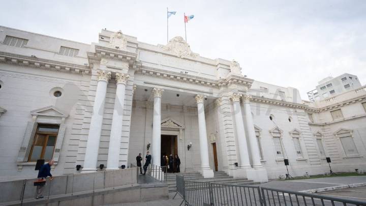 Vuelve a sesionar la Legislatura: aprobarán tres pliegos de jueces de familia para Santa Fe