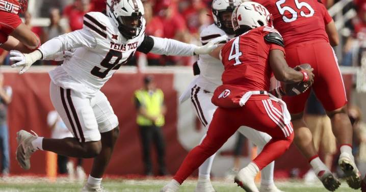 BIG 12 NOTEBOOK Nationally ranked teams hit road for league showdowns