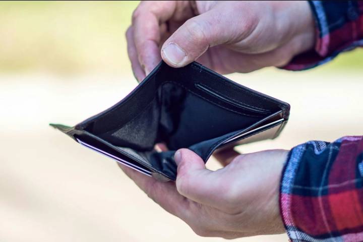 El poder adquisitivo del salario mínimo registró una nueva caída en agosto