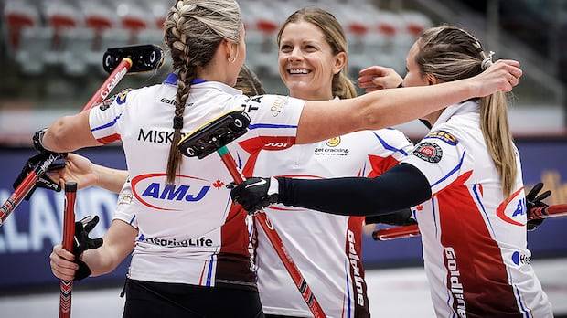 Rachel Homan makes Grand Slam history, cruising to curling title after early steal
