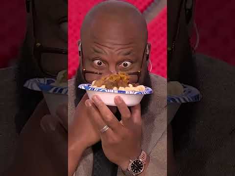 Marcus Spears with the utensil tepee and all 💀