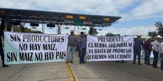 Maiceros toman carreteras y autopistas en Jalisco