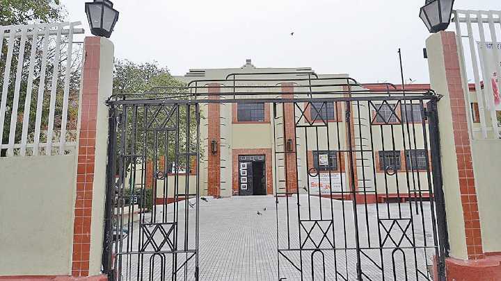 Roban moto a padre de familia afuera de secundaria “Margarita Maza de Juárez”, Saltillo, e intentan extorsionarlo