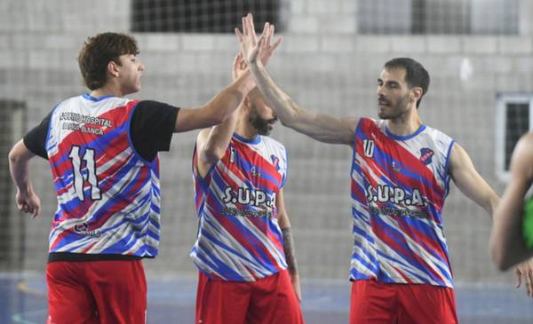 Los tres locales se unieron en el festejo, en la continuidad de los cuartos de final de Segunda