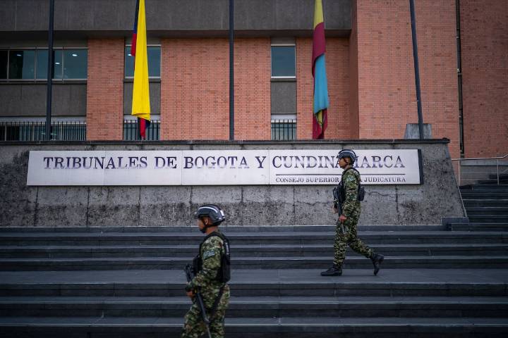 La izquierda colombiana critica la absolución a Álvaro Uribe: “Así se tapa la historia de la gobernanza paramilitar en Colombia”