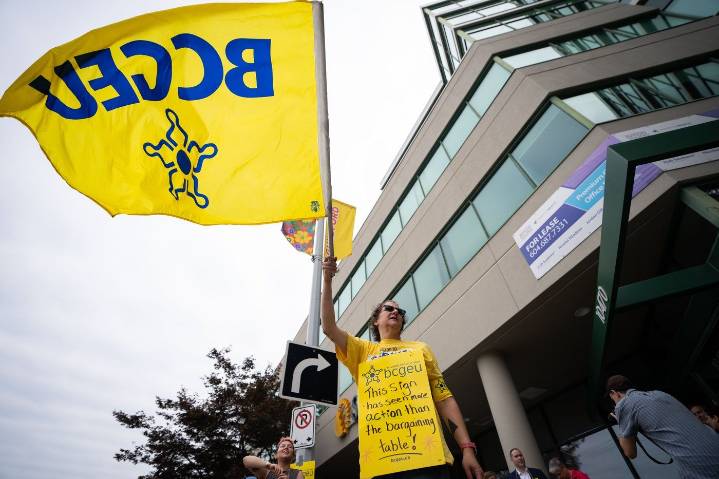 Unions to meet in downtown Vancouver in push for BC public service contract