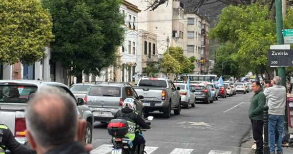 Marcha en pedido de justicia por el excomisario Vicente Cordeyro