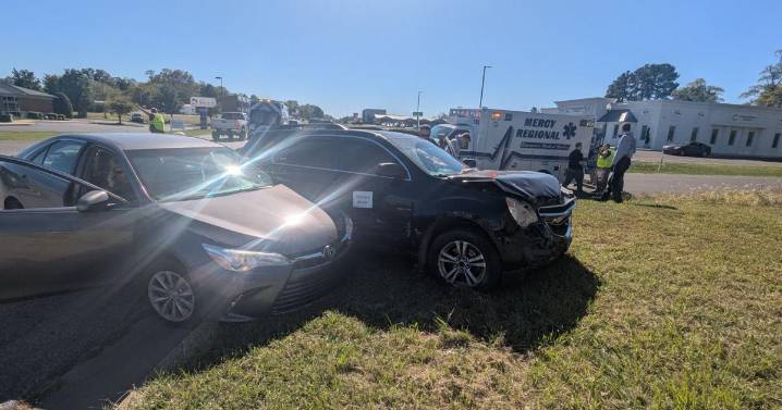 One injured in McCracken County crash; expect traffic delays