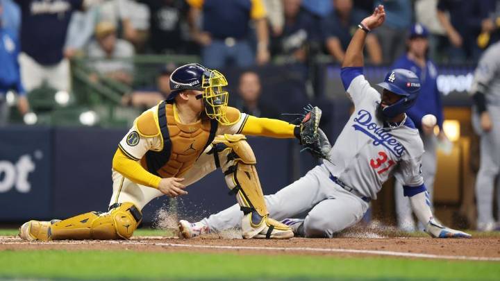 Dodgers' Hernandez on bizarre double play: 'Made a mistake'
