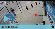 Terrible accidente: un auto perdió el control y atropelló a dos nenas que estaban en la vereda