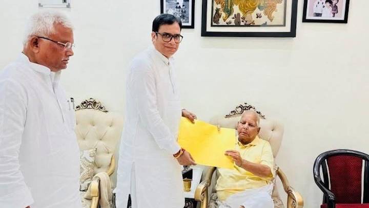 Lalu breaks ranks over seat-sharing delays, begins ticket distribution