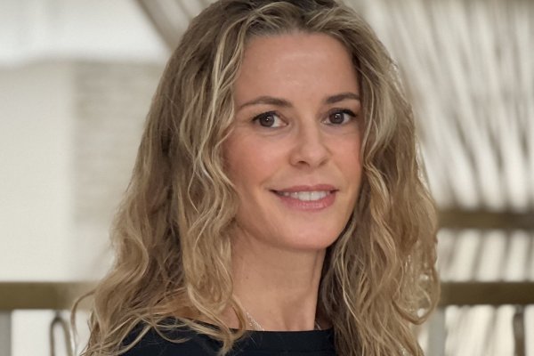 Rosi Fernández, estilista capilar: "A los 50 y a los 60 recomiendo cortes de pelo como el pixie largo o el bob a la clavícula porque aportan densidad y un efecto tensor en el rostro"