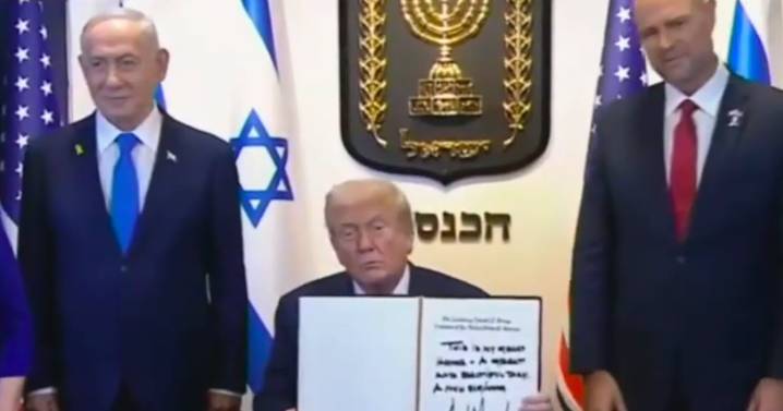 Trump Scrawls Giant Sharpie Message in Parliament Guest Book