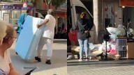 Desalojan a los okupas de un piso de la plaza de Santa Pagesa en Palma tras meses de calvario vecinal