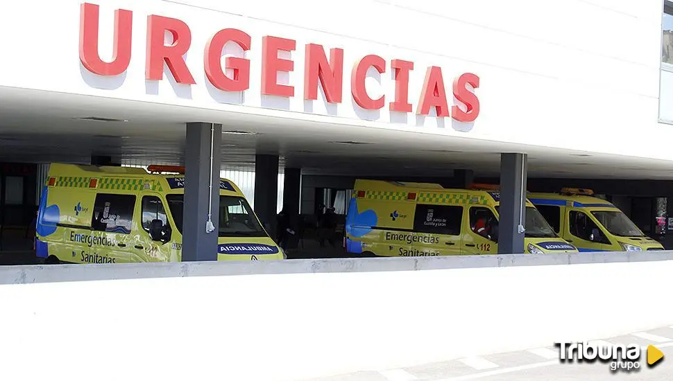 Un conductor resulta mareado tras chocar contra una farola en la rotonda del Helmántico