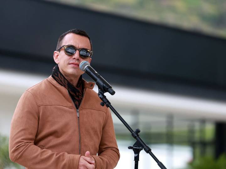 Noboa plantea rebaja de impuesto por donativos a policías y militares