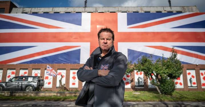 Bloke sees his tiny Union Flag pulled down - so puts up a 100ft version