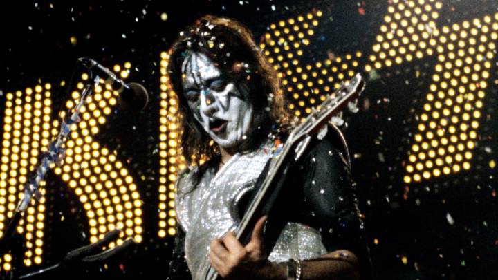Muere Ace Frehley, el guitarrista de la banda rock Kiss