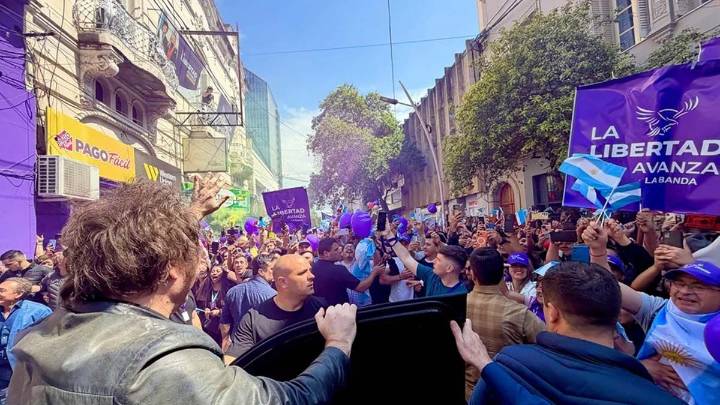 Javier Milei aludió a Cristina Kirchner y desató el grito de "tobillera" en Santiago del Estero