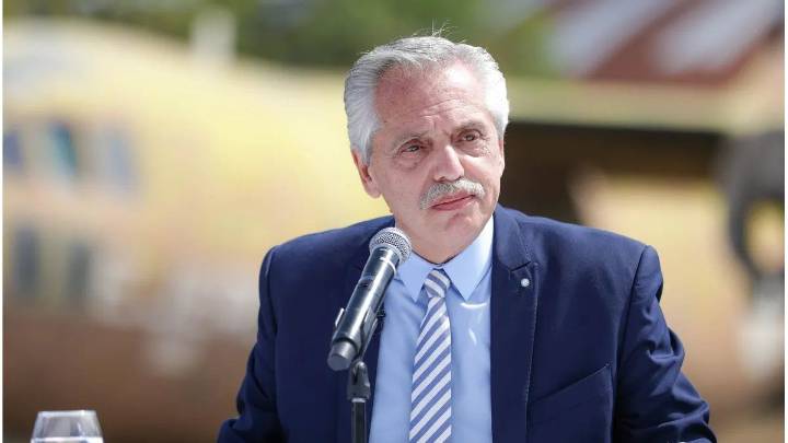 "Querida Argentina, lamento que su presidente sea un idiota": el posteo de Alberto Fernández contra Milei
