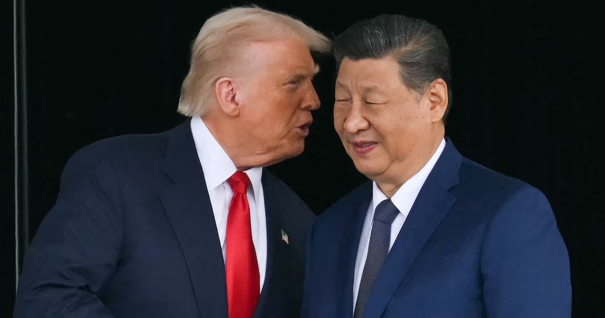 Donald Trump Chickens Out When Eyeball to Eyeball With Xi Jinpin
