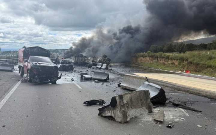 Explosión de pipa con diésel en la carretera México