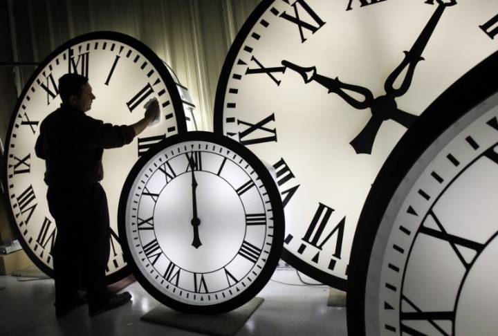 These states joined Colorado in approving permanent daylight saving time: Why clocks still change in November
