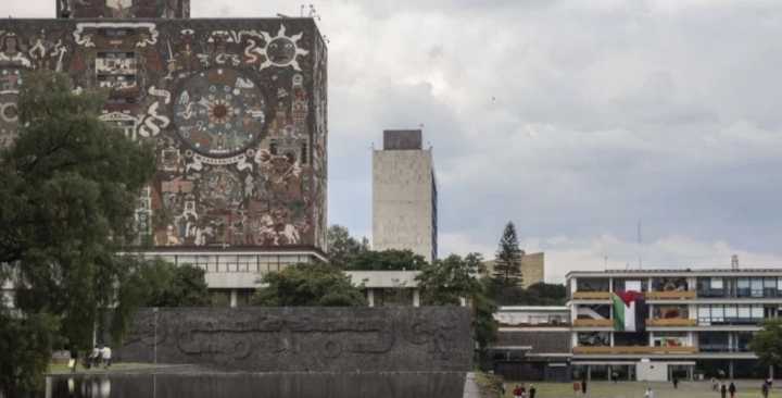 Encapuchados intentan ingresar a la Facultad de Derecho tras tomar la Preparatoria 8 de la UNAM