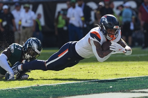 Broncos remontan 14 puntos y propinan a Eagles su primera derrota de la temporada, 21