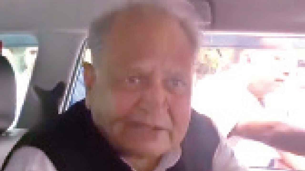 Friendly fight on 5-10 seats in Bihar: Gehlot
