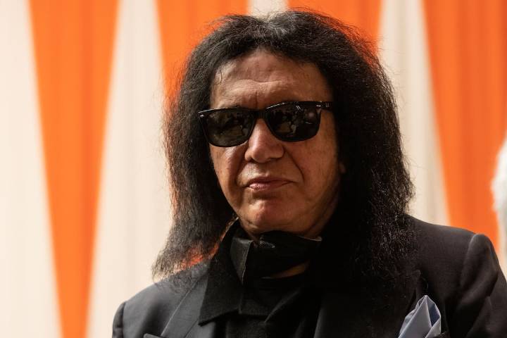 "Un ligero golpe". Gene Simmons, el líder de Kiss, fue hospitalizado después de desmayarse y chocar con su auto