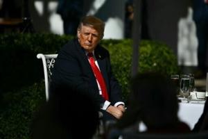 Trump heads for Asia and Xi trade talks