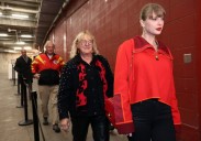 Will Taylor Swift Be at the Chiefs Game in Jacksonville? Here’s Where You Can Actually See Her Tonight