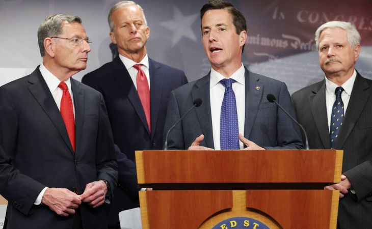 Senador de Estados Unidos Bernie Moreno pide declarar terroristas a grupos armados en Colombia